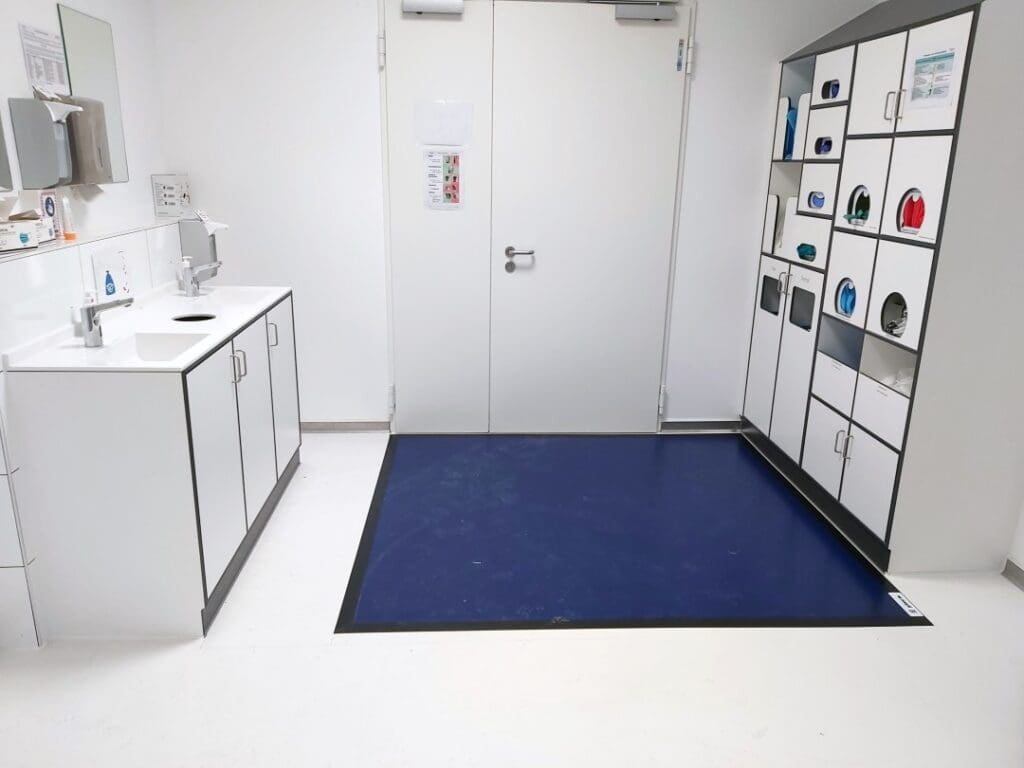 ejemplo de instalación Noopli Walk en color azul